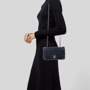 Authentic CHANEL Single Flap Bag / CHA584628